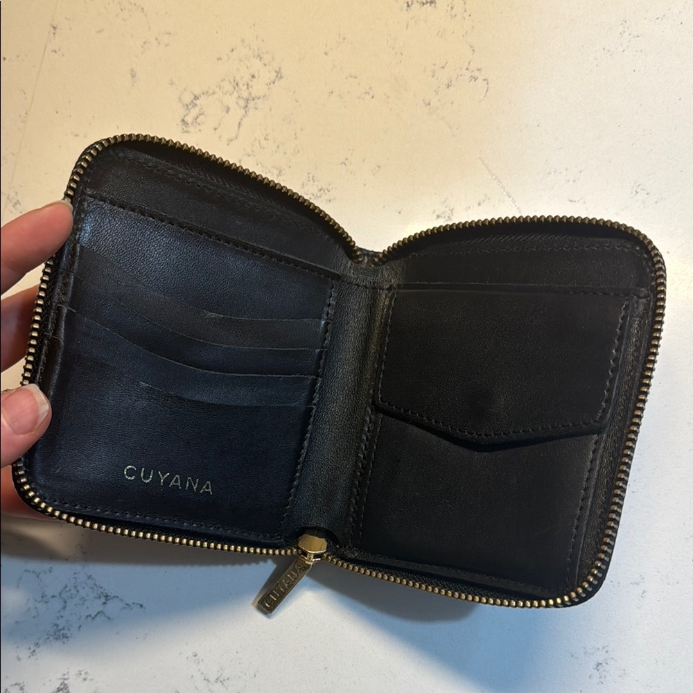 Cuyana Black Leather Zip Wallet
